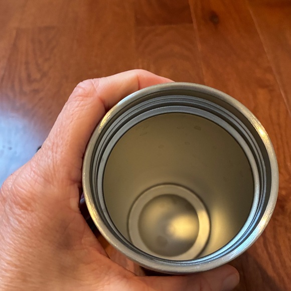 YETI 18oz Silver Bottle with Black Cap - Picture 5 of 6